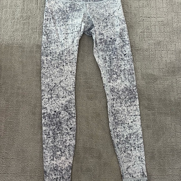 Lululemon pattern leggings - Picture 4 of 4